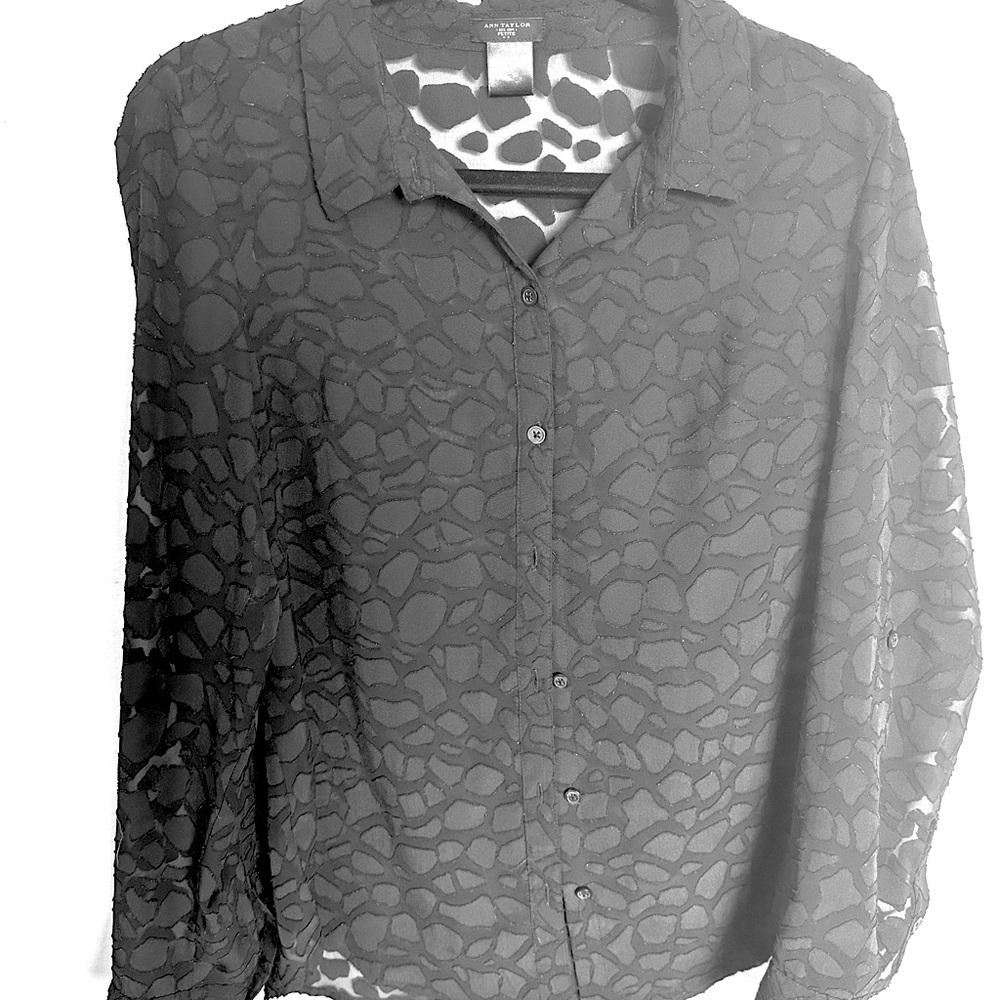 Ann Taylor Black Petite Overlay Shirt, Giraffe Animal Print With Cuffed Sleeves